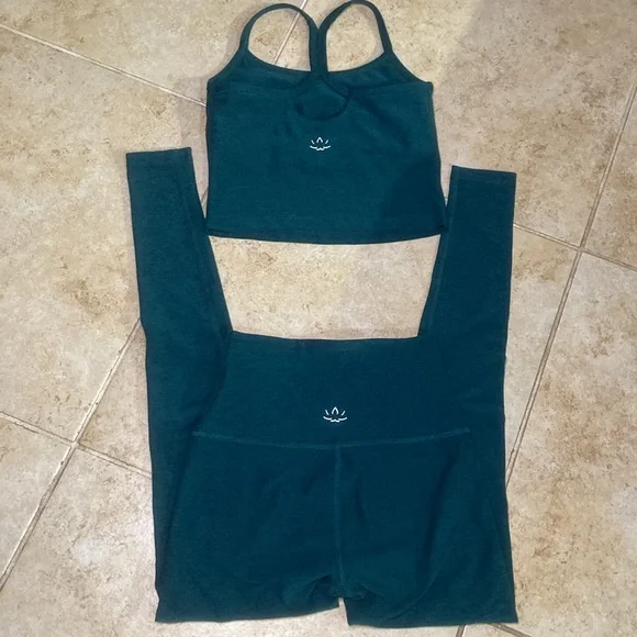 Set Beyond Yoga Spacedye Slim Racerback Cropped Tank & Legging Deep Sea Heather - Picture 3 of 9